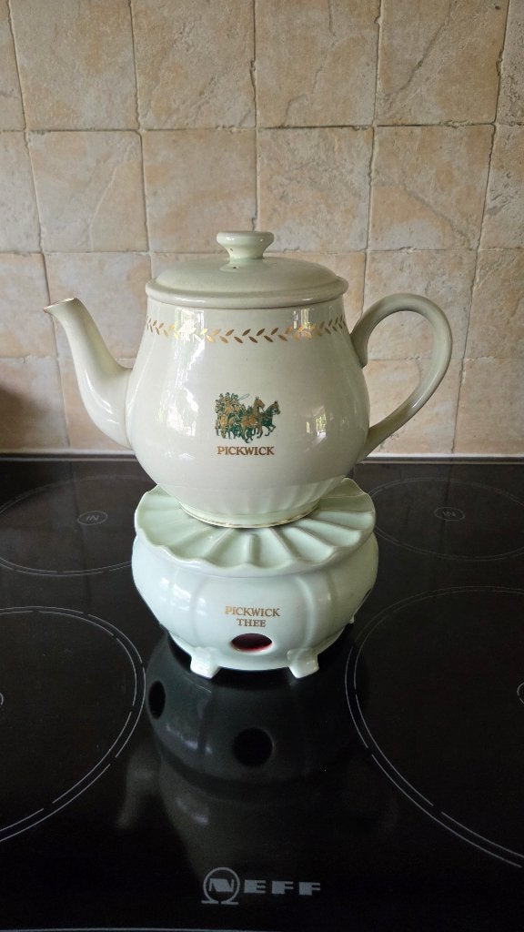 Klassieke Pickwick theepot inclusief theelichthouder, Ophalen