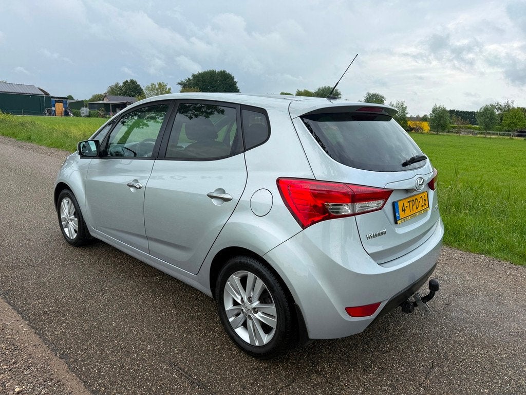 Hyundai Ix20 1.6i i-Catcher Automaat/Panoramadak/Leder/Trekh, Auto's, Hyundai, Euro 5, 4 cilinders, Leder, Bedrijf