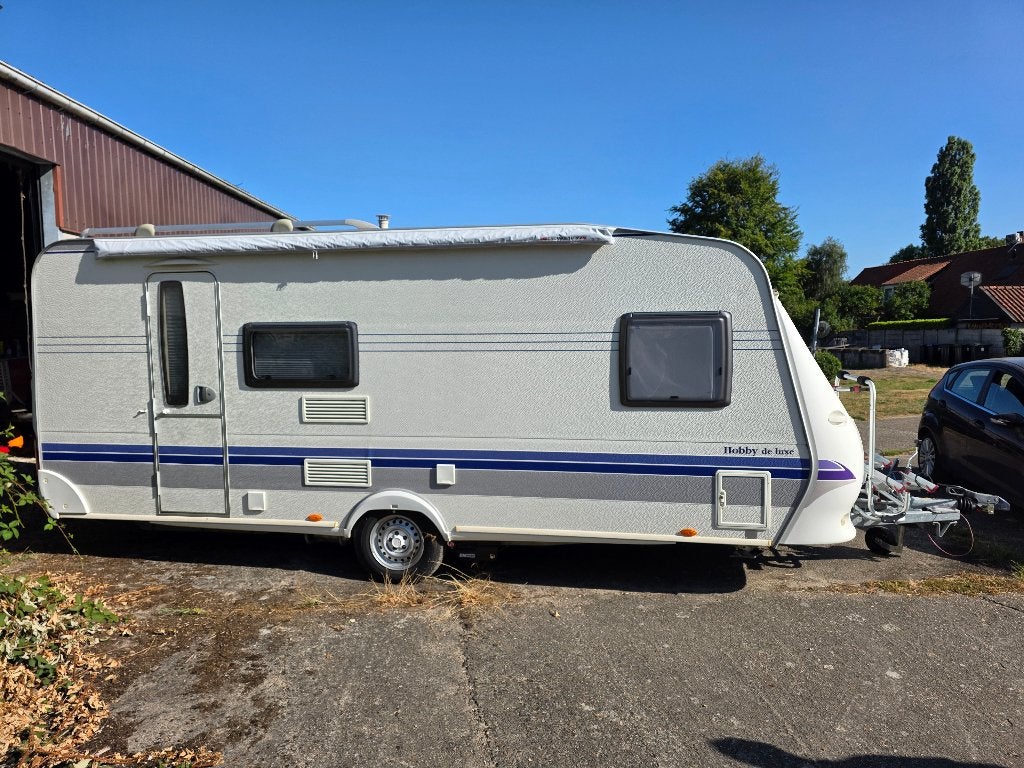 Hobby KMFE 500 met mover, tent met luifel en losse zakluifel, Caravans en Kamperen, Caravans, Kachel, Hobby, Treinzit, Particulier