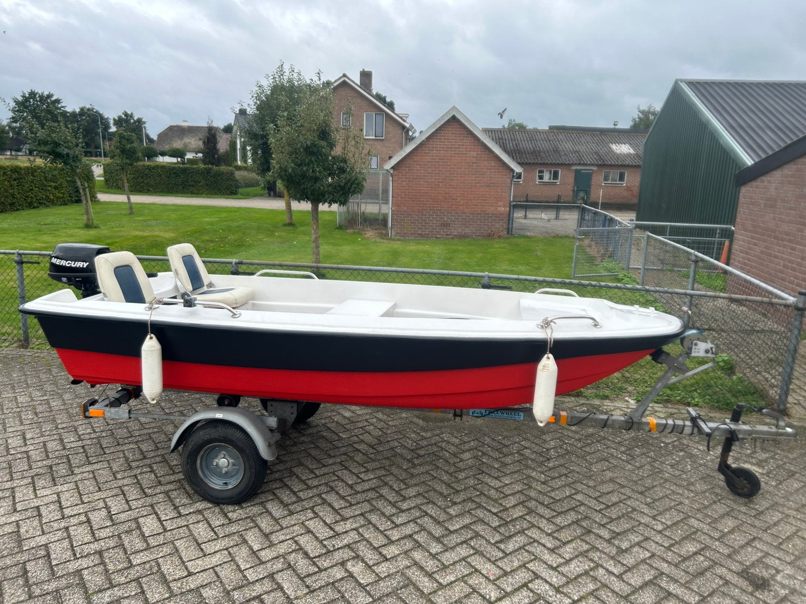 VAARKLARE VIS- TOERBOOT+MERCURY 5PK 4TAKT+TRAILER zie omschr, Watersport en Boten, Vis- en Consoleboten, Ophalen of Verzenden