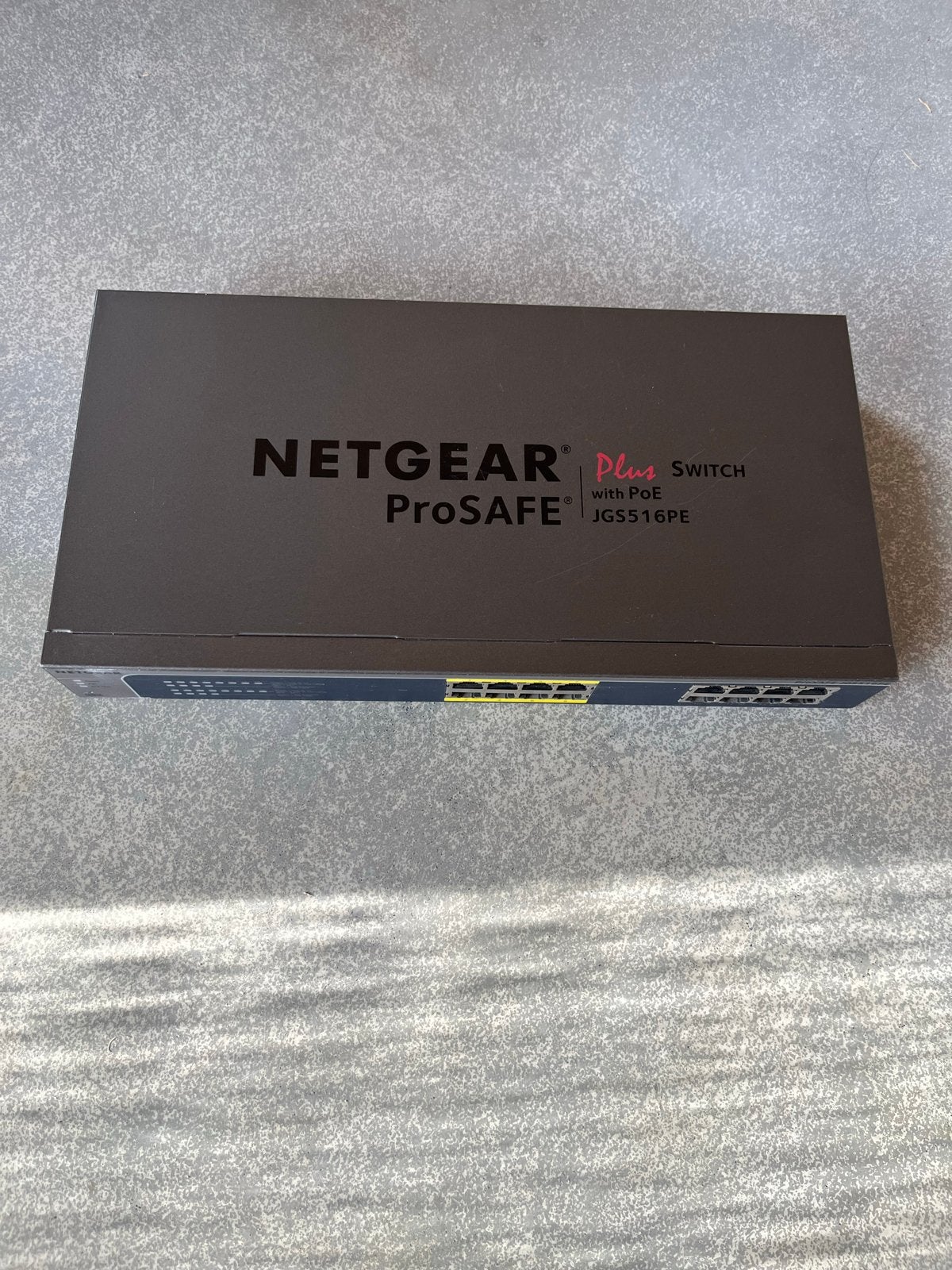 NETGEAR ProSAFE JGS516PE Plus Switch met PoE, Computers en Software, Ophalen of Verzenden, Zo goed als nieuw