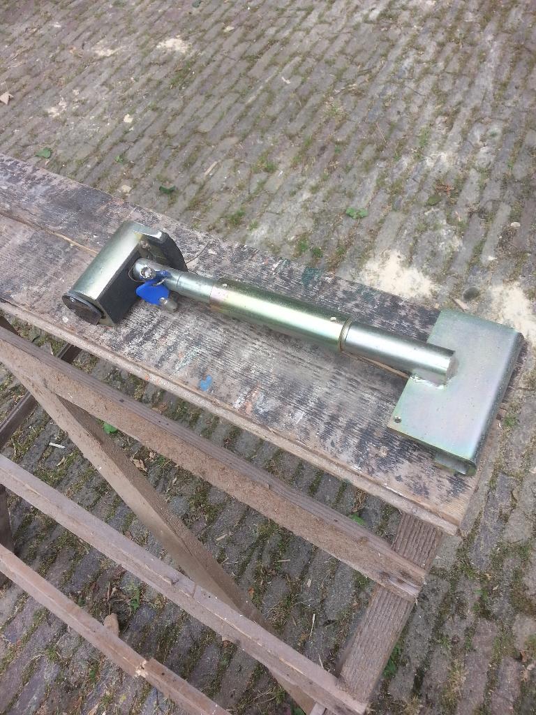 Steady wielklem/staafslot, Ophalen