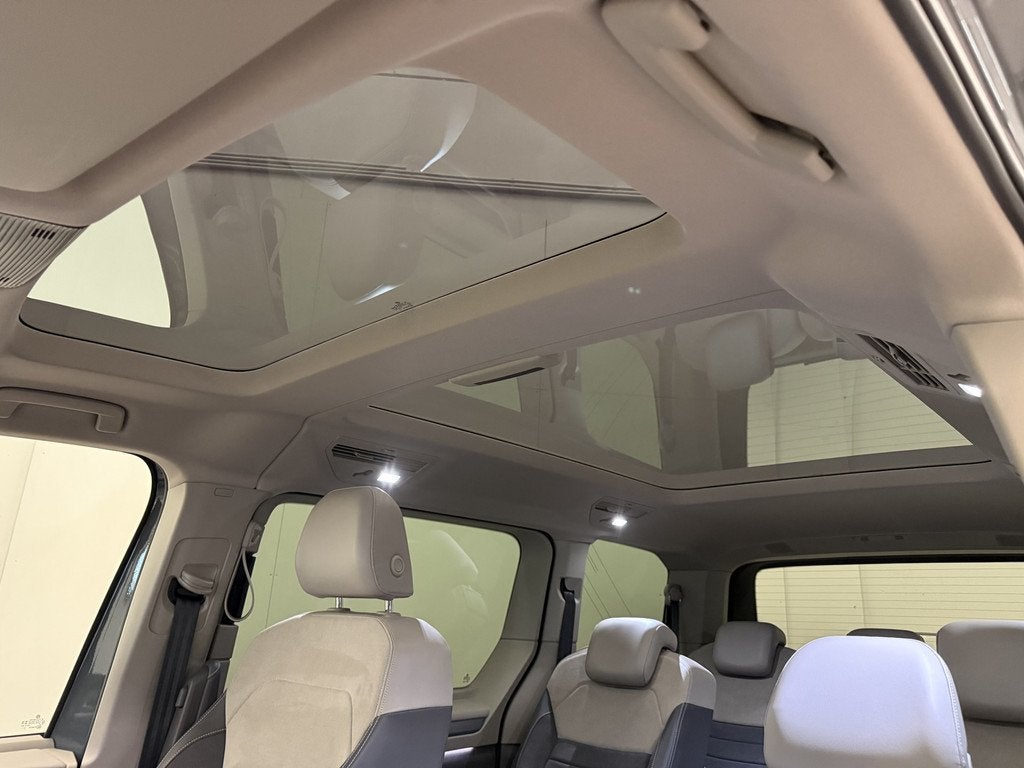 Volkswagen Multivan 1.4 eHybrid EDITION 7p. PANO/HEAD-UP/LEE, Auto's, Gebruikt, Zwart, Met garantie (alle), 7 stoelen