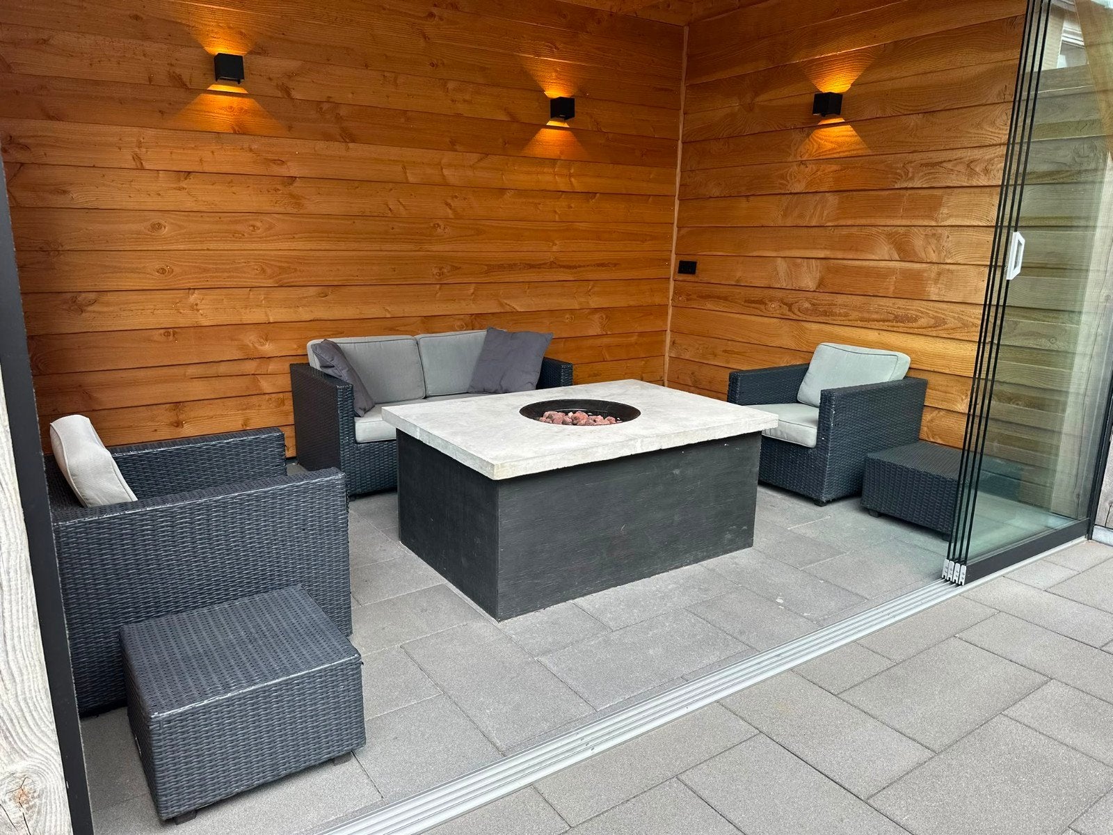 Direct op te halen: complete loungeset met vuurtafel, Tuin en Terras, Tuinsets en Loungesets, Ophalen, 4 zitplaatsen, Kunststof