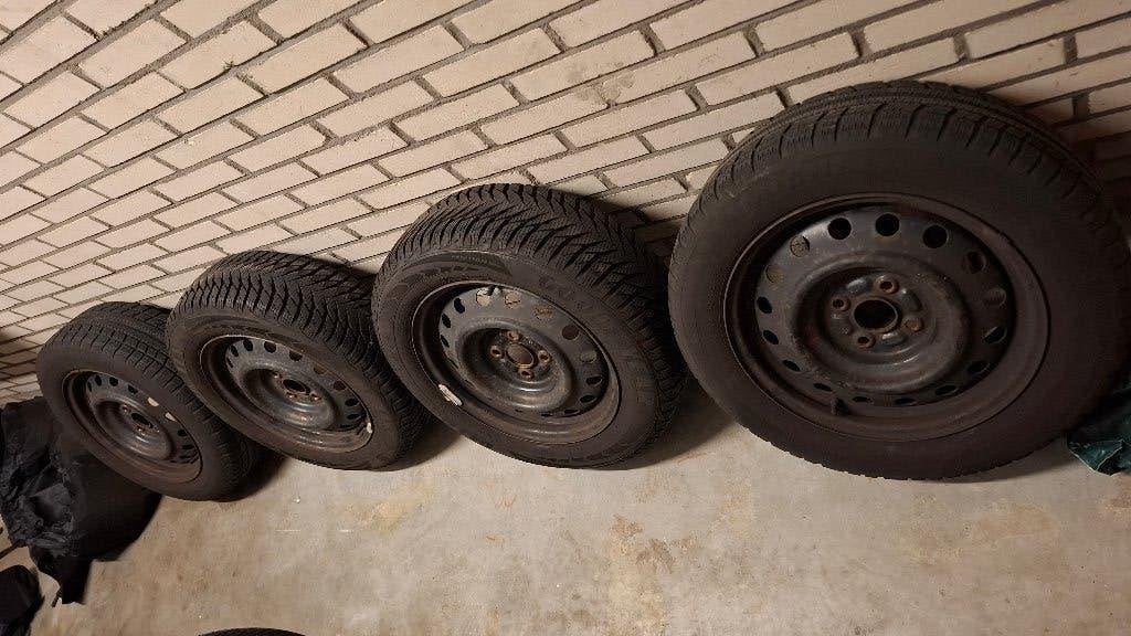 Winterbanden op stalen velg 195/60R15 88T, Auto-onderdelen, Ophalen, Gebruikt, 15 inch, Banden en Velgen