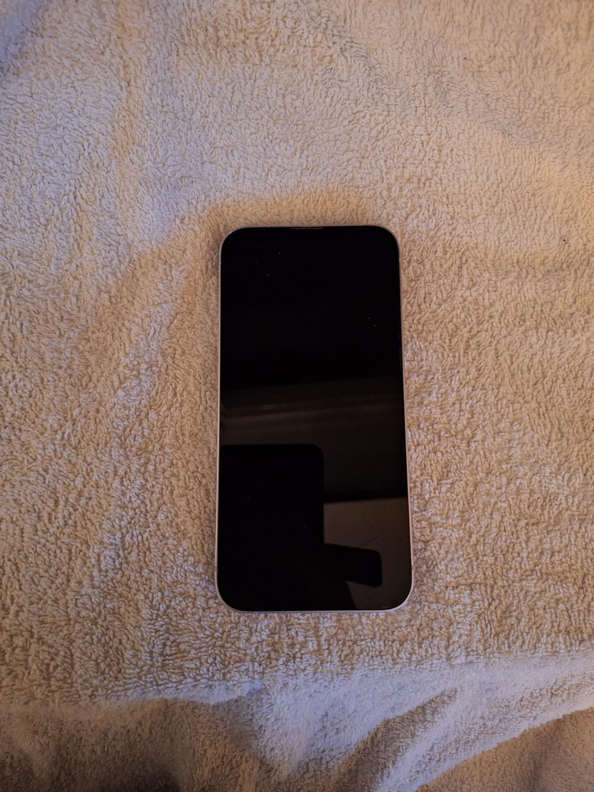 Iphone 14 in de kleur lila, Telecommunicatie, Mobiele telefoons | Apple iPhone, Ophalen, Paars, 82 %, Met simlock