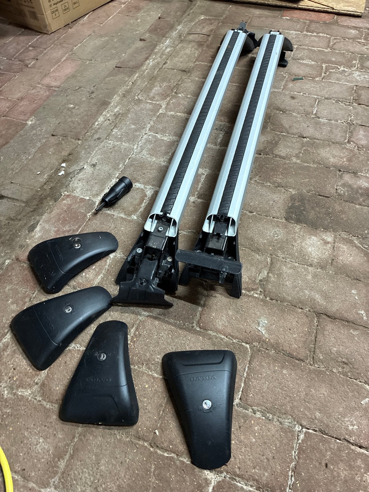 Volvo V40 dakdragers - perfect voor extra bagage, Auto diversen, Dakdragers, Ophalen, Gebruikt