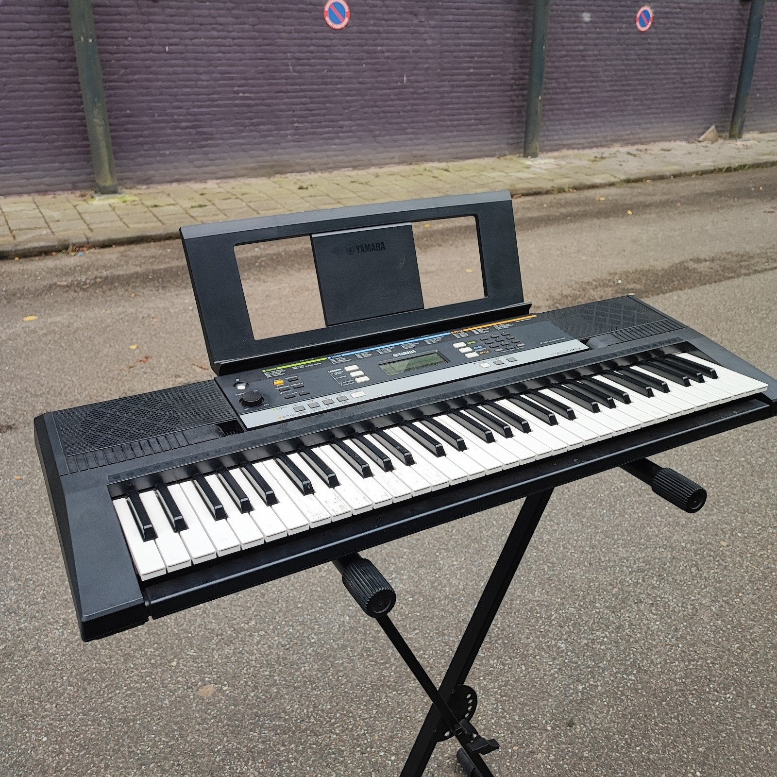 Yamaha PSR-E243 Keyboard met standaard en hoes, Ophalen, Yamaha, Met standaard, 61 toetsen