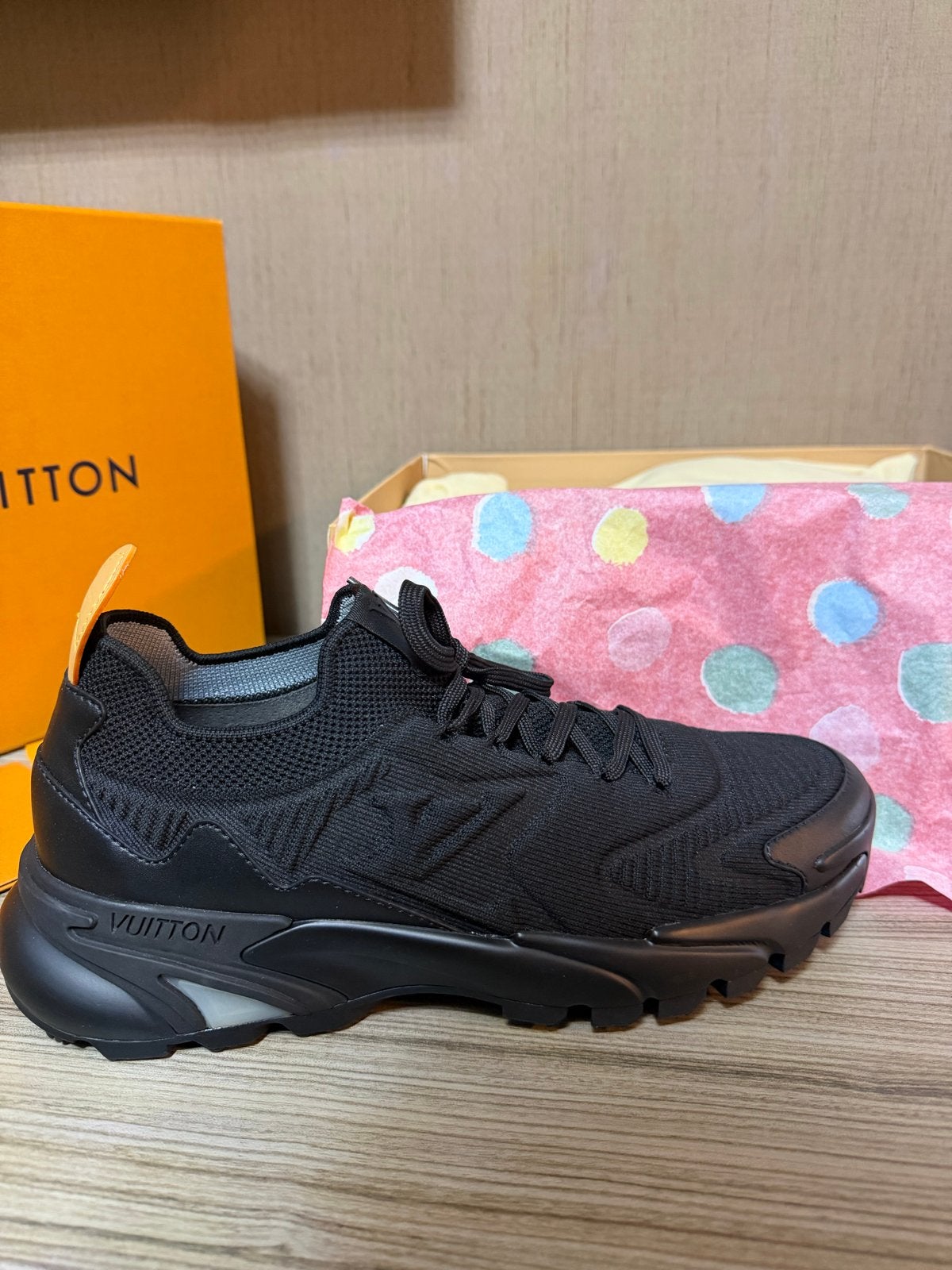 Louis Vuitton sneakers, maat 42, Ophalen of Verzenden, Zo goed als nieuw, Zwart, Sneakers of Gympen