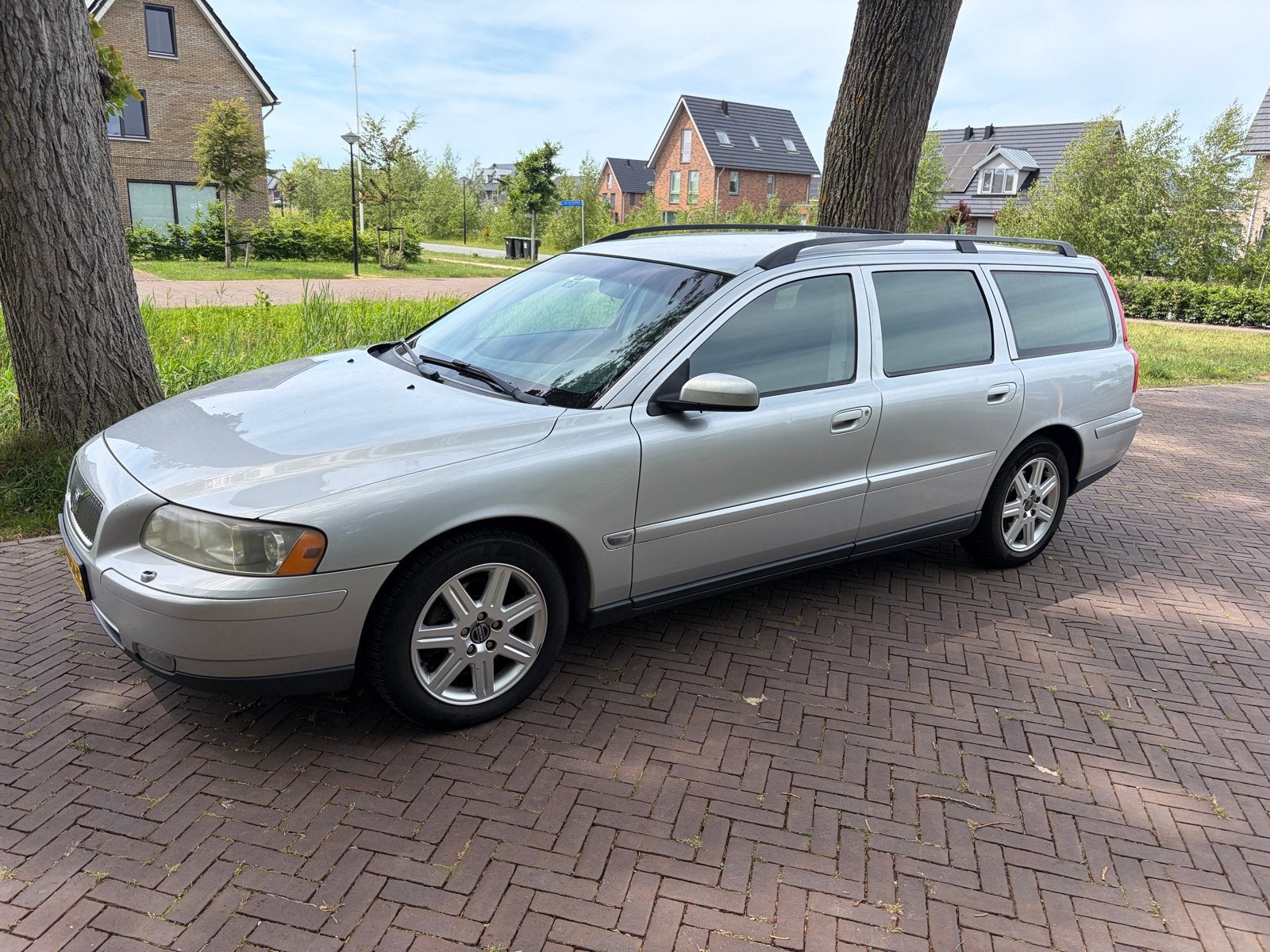 Volvo V70 2.4 140PK AUT 2005 Grijs, Stof, Stationwagon, 2435 cc, Grijs