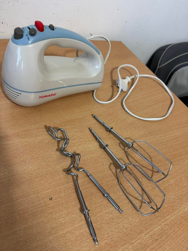 Handmixer Tomado + 4 Kloppers, Ophalen of Verzenden, Zo goed als nieuw