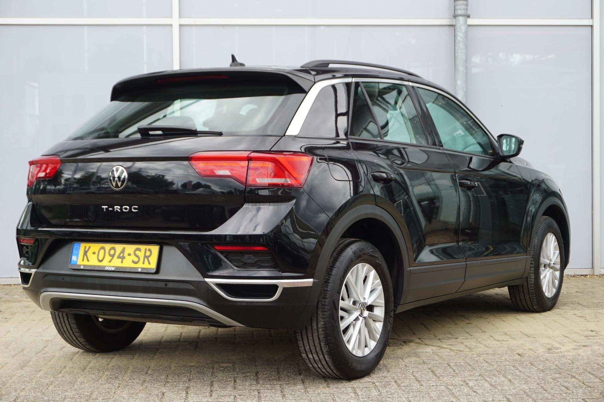 Volkswagen T-Roc 1.0 TSI 110pk Style | Navigatie | Parkeerse, Voorwielaandrijving, 12 maanden, Gebruikt, Zwart