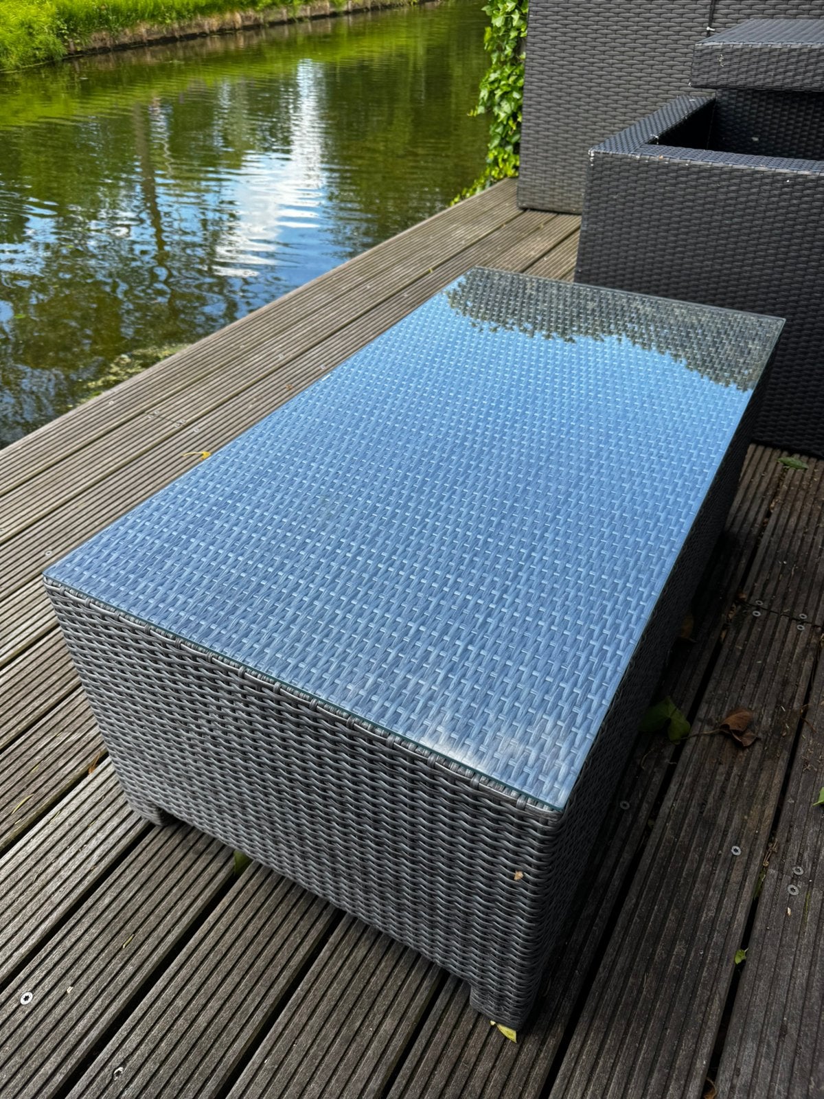 Mooie wicker salontafel met glasplaat, Ophalen, Zo goed als nieuw