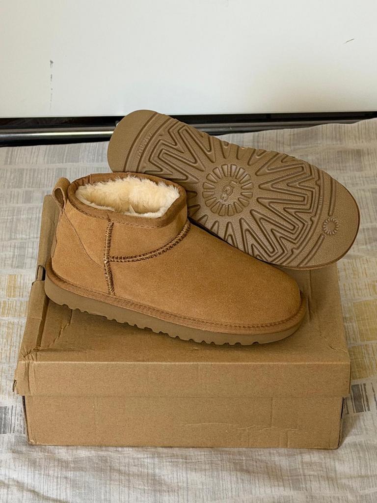Uggs Classic Mini Laarzen - Maat 37, Kleding | Dames, Schoenen, Bruin, Lage of Enkellaarzen, Ophalen of Verzenden, Zo goed als nieuw
