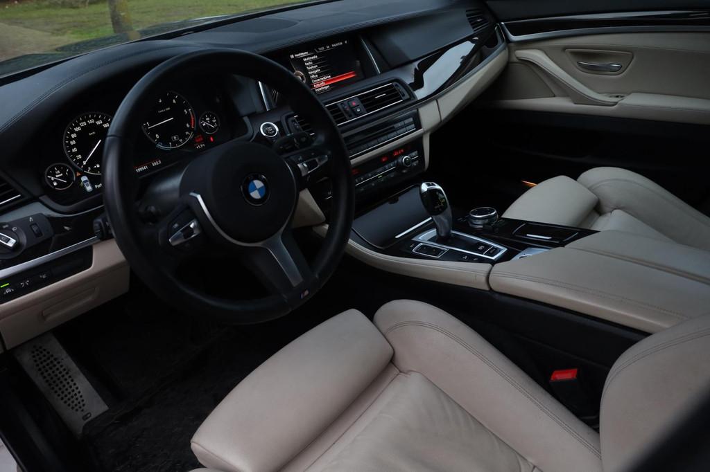 BMW 5-serie Touring 520d M Sport Edition Aut. | M-Pakket | C, Auto's, BMW, Automaat, Leder, Diesel, Vierwielaandrijving