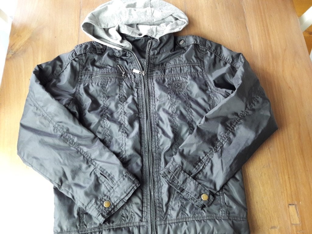 Maat 152 stoere zwarte jongensjas met capuchon, Ophalen of Verzenden, Gebruikt, Jongen, Jas