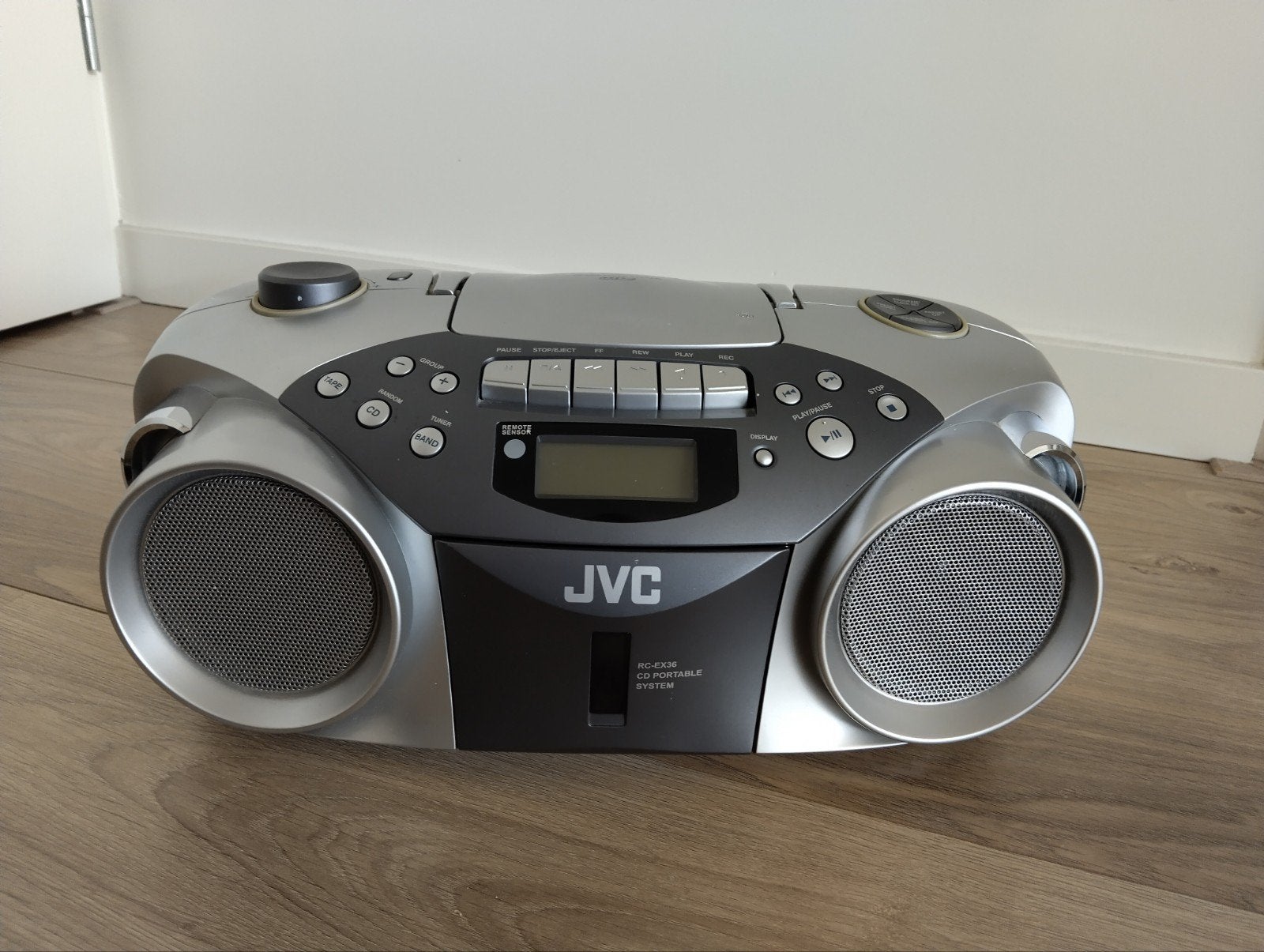 Foto 3 van JVC RC-EX36 Draagbare CD/Cassette Speler met Radio
