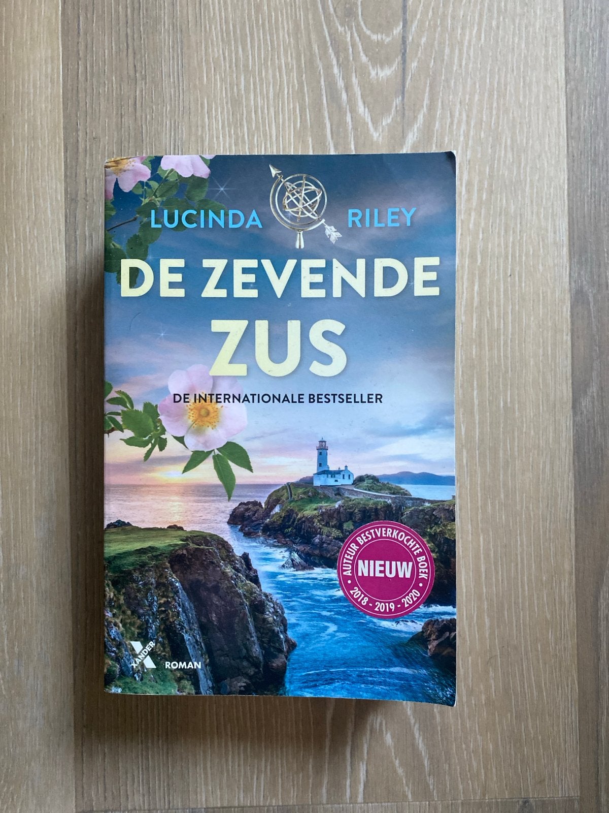 De Zeven Zussen - De zevende zus - Lucinda Riley, Ophalen of Verzenden, Zo goed als nieuw, Nederland