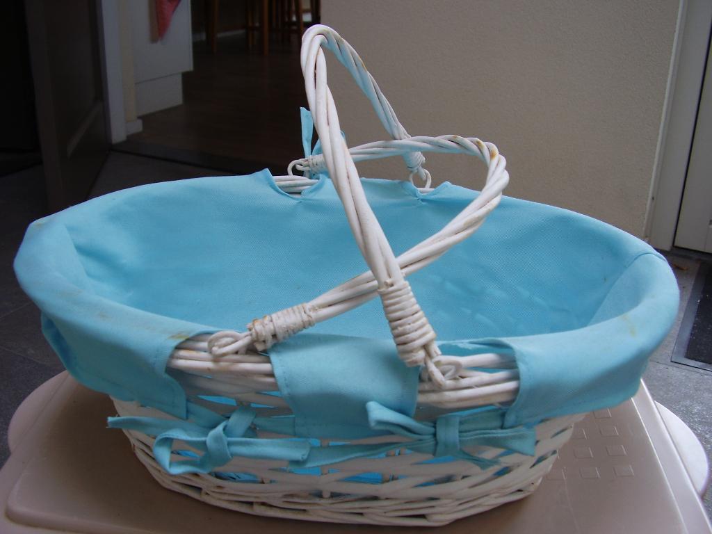 Rieten draagmand, Huis en Inrichting, Woonaccessoires | Schalen en Manden, Verzenden, Zo goed als nieuw, Rond, Riet