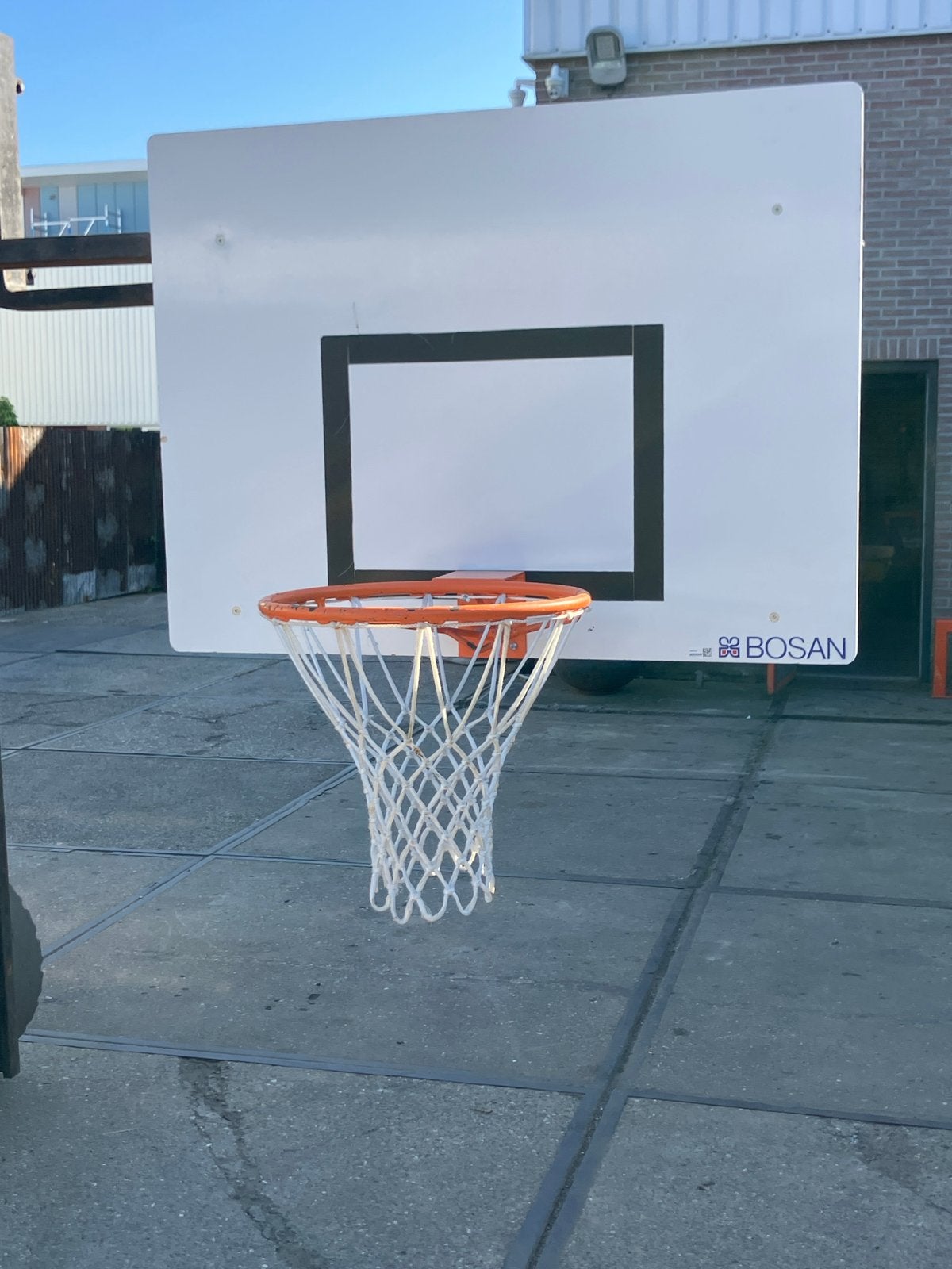 2x Basketbalring met bord en frame - Bosan, Ophalen of Verzenden, Gebruikt, Ring, Bord of Paal