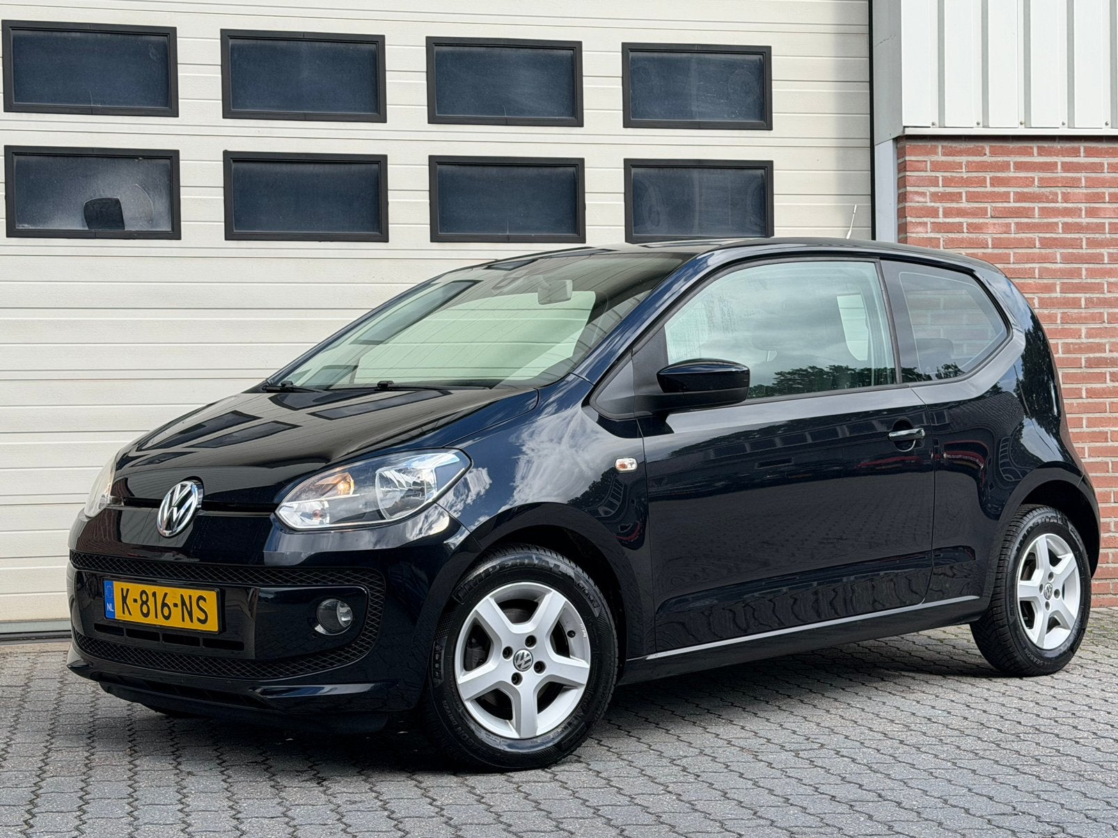 Volkswagen up! 1.0 75pk  Zwart NIEUWE APK EN DISTRIBUTIERIEM, Euro 5, Stof, 4 stoelen, Zwart