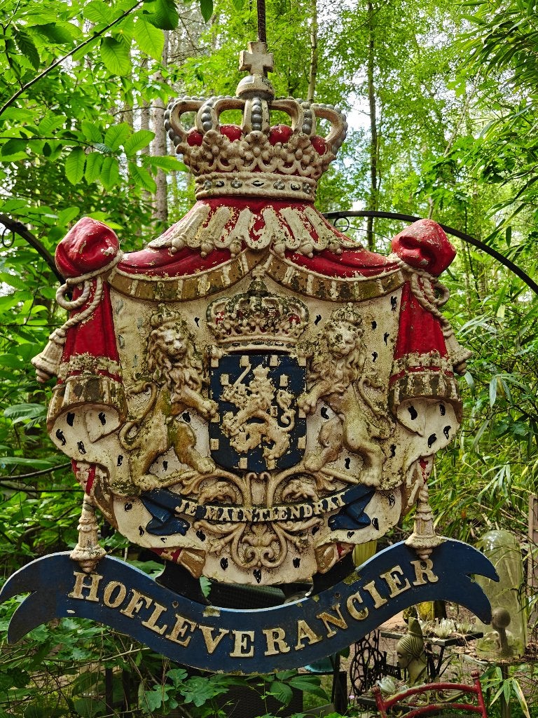 Wapenschild Hofleverancier, Ophalen