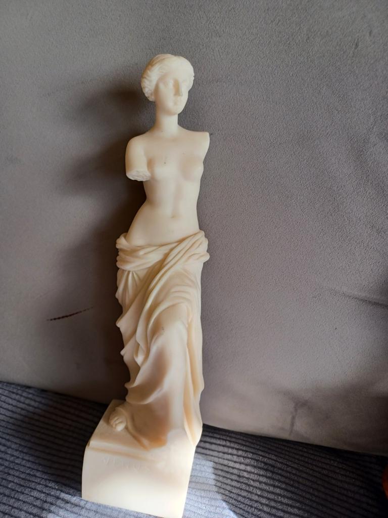 Albasten Venus de Milo beeldje - Klassieke sculptuur, Antiek en Kunst, Ophalen of Verzenden, 20 - 50 cm, Steen of Keramiek, Beeld
