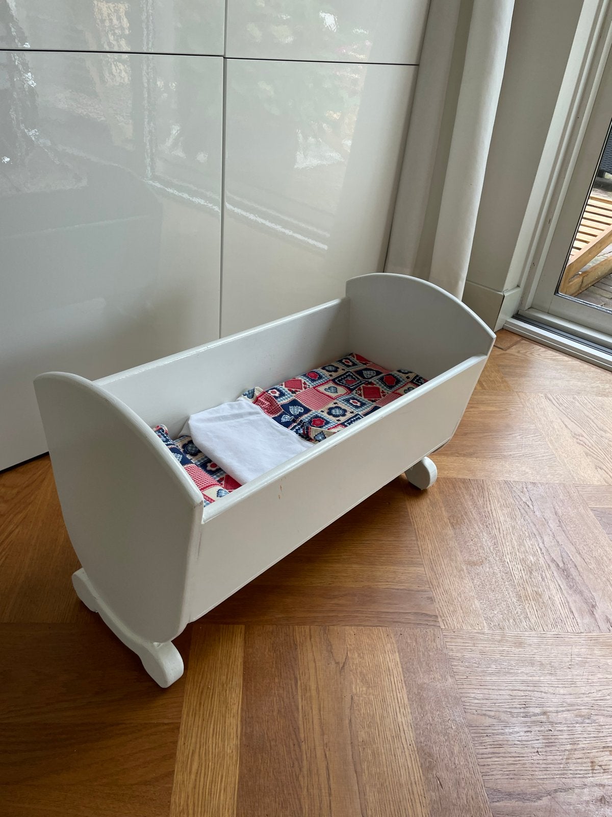 Prachtig poppenbed met dekentje en kussen, Ophalen, Gebruikt, Overige typen