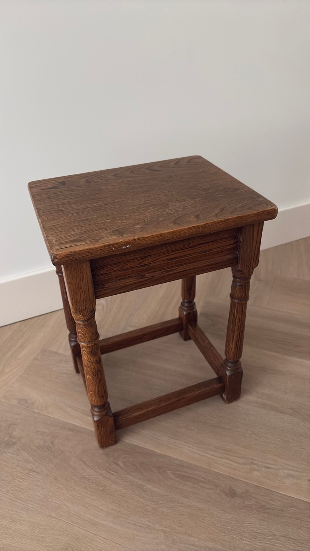 Vintage  houten bijzettafeltje, Ophalen of Verzenden
