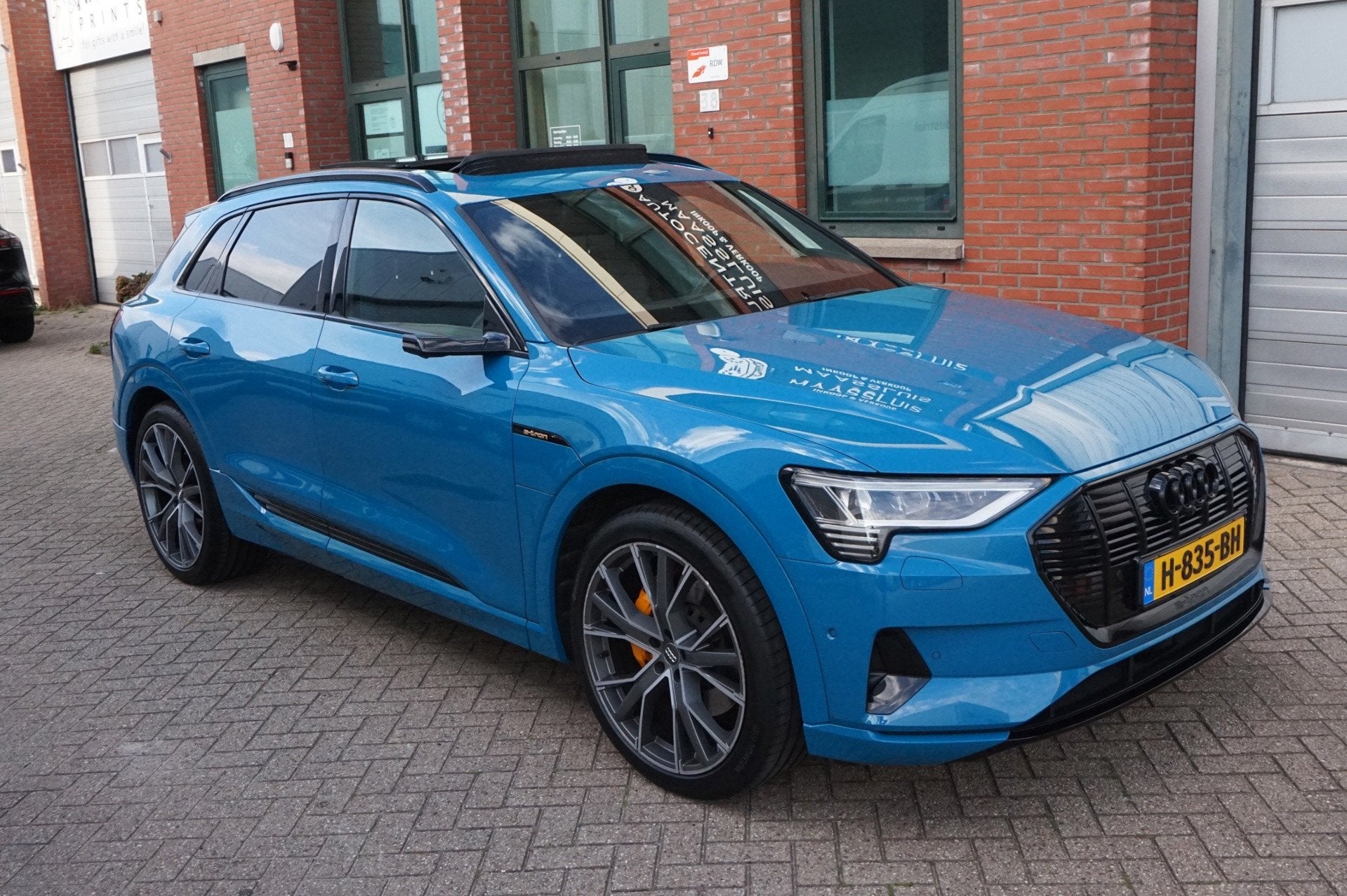 Audi E-tron E-tron 55 quattro advanced 95 kWh Pano, 360 Full, Auto's, Automaat, Zwart, 95 kWh, Blauw