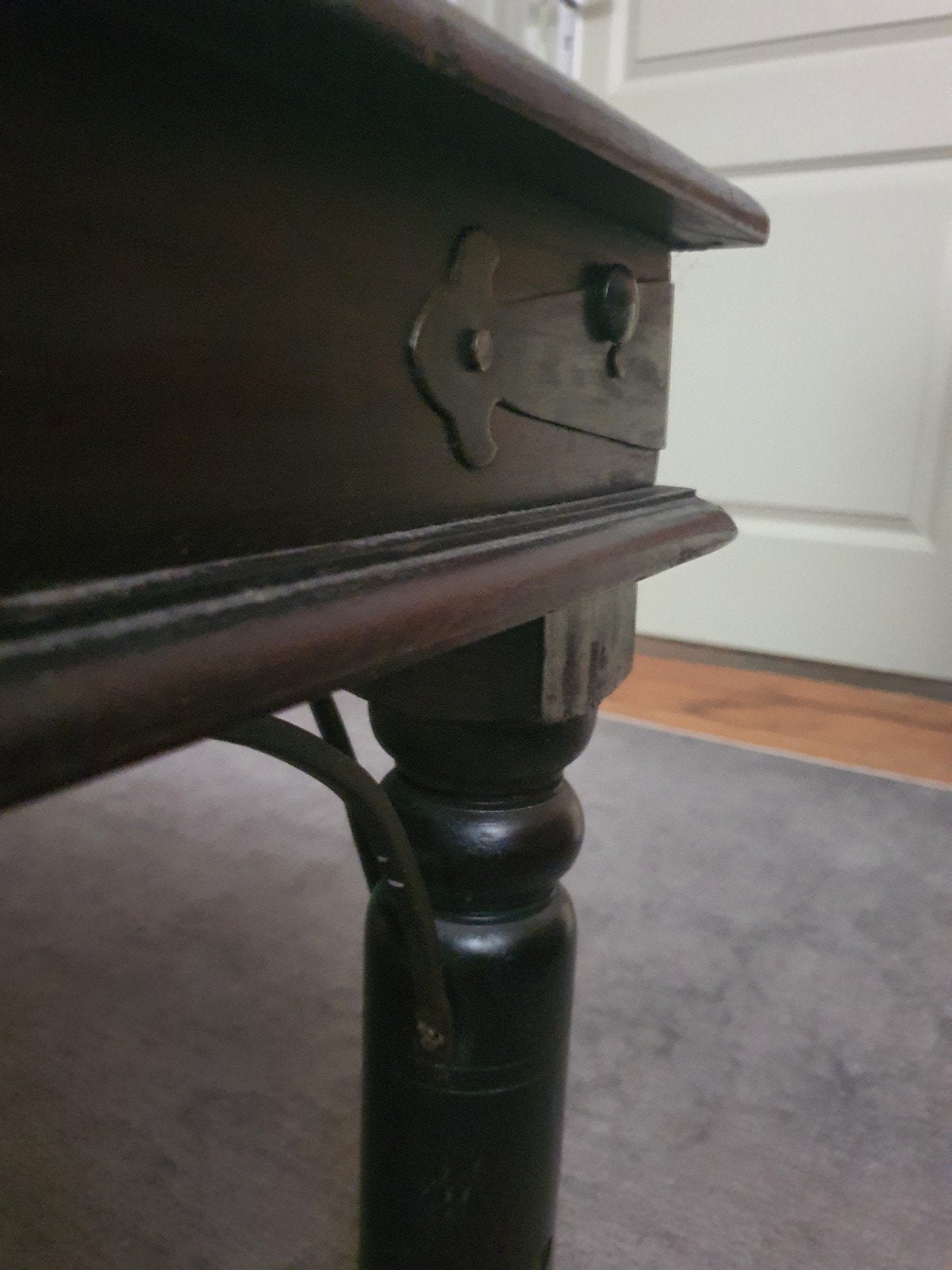 Oude stijl  salon tafel metalen beslag, Ophalen, Gebruikt, 50 tot 100 cm, Vierkant