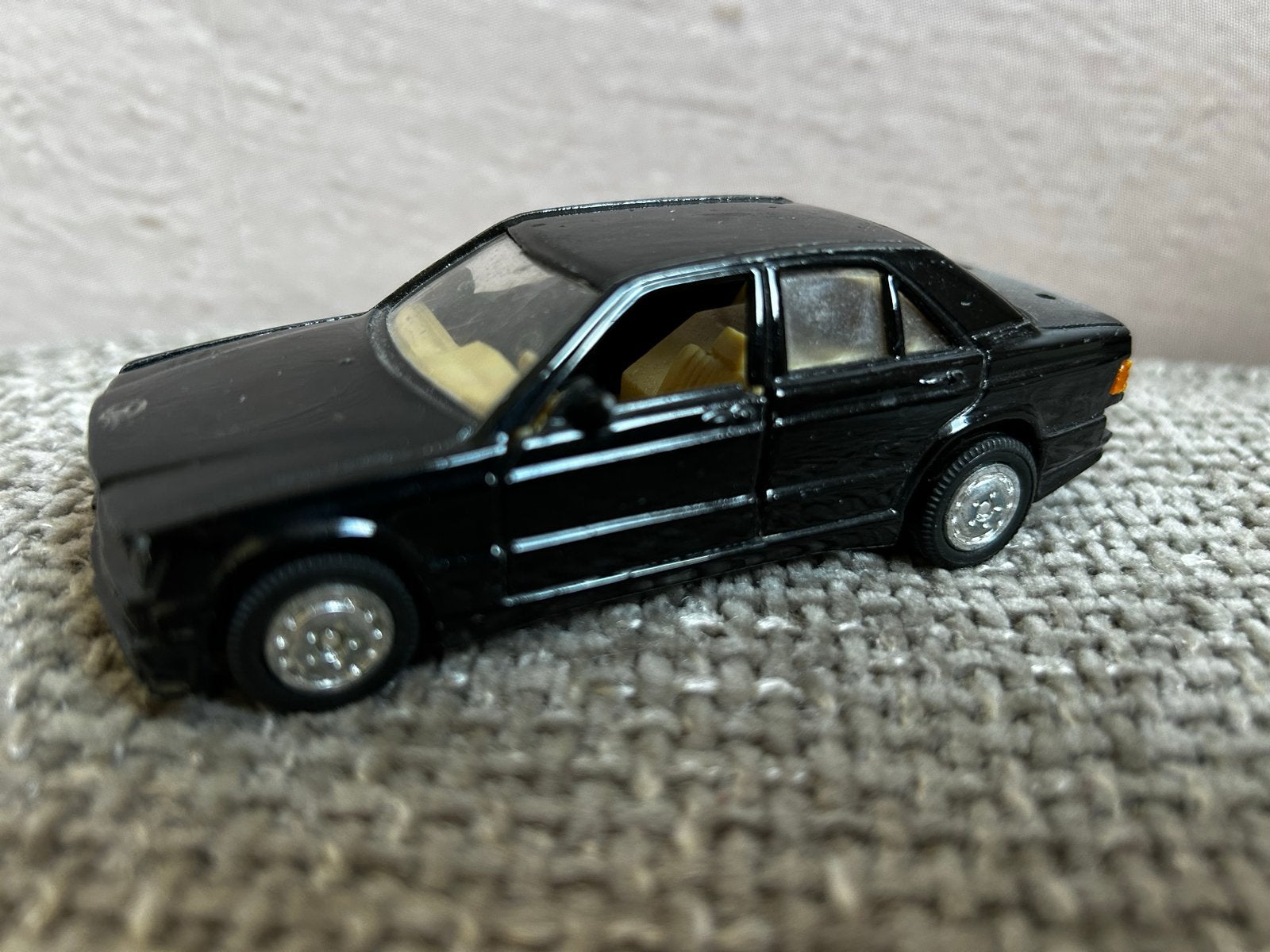 Welly Mercedes-Benz 190 E modelauto zwart, Ophalen of Verzenden, Gebruikt