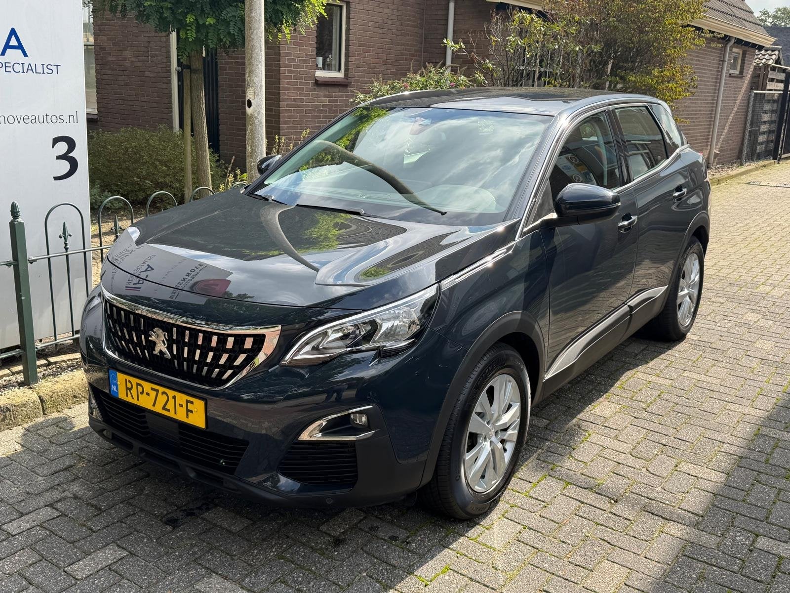 Peugeot 3008 1.2 PureTech Blue Lease Executive (bj 2018), Auto's, Stof, Gebruikt, Euro 6, 1199 cc