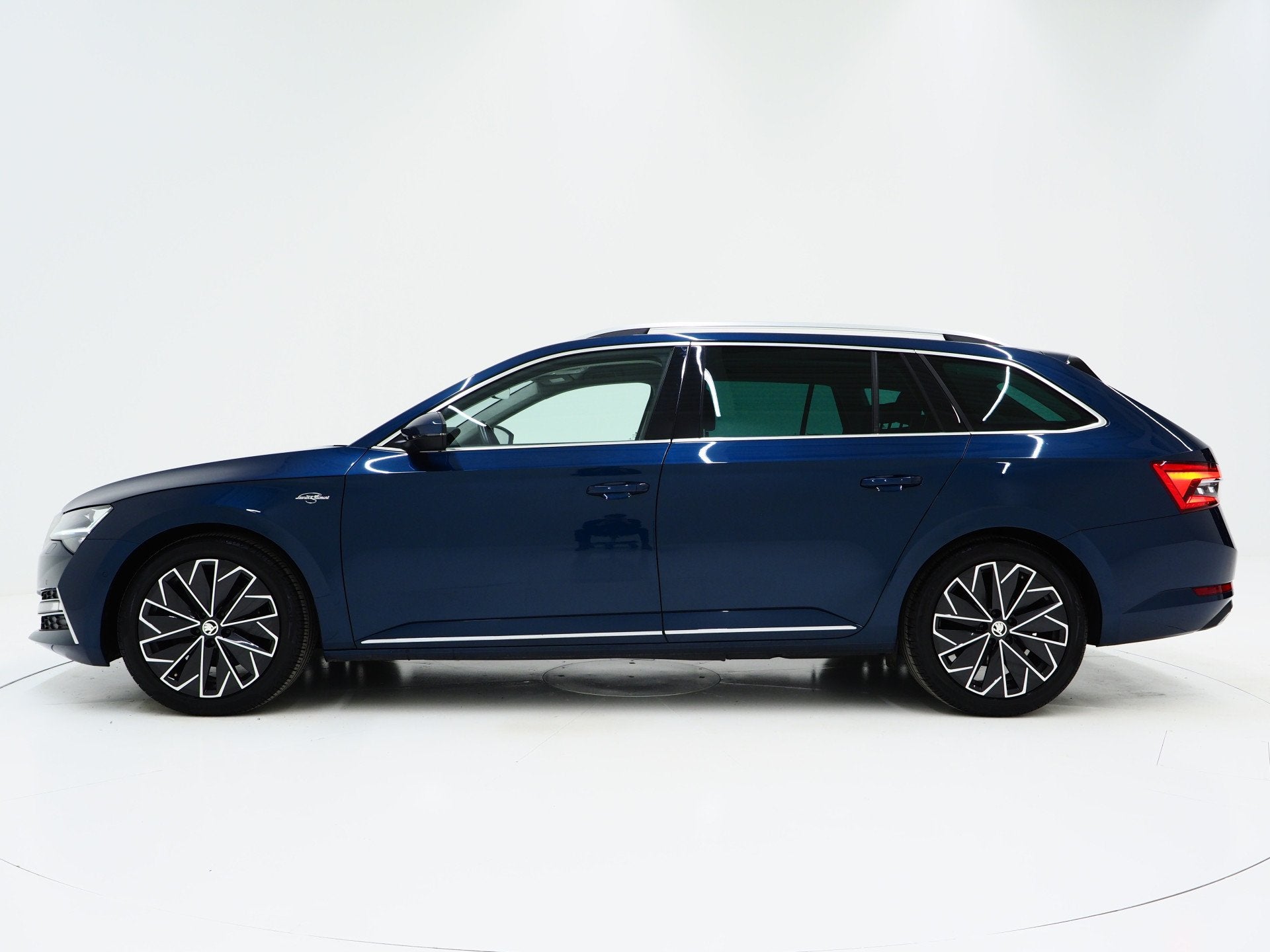 Skoda Superb Combi 1.4 TSI iV Laurin & Klement | Leder | Can, Gebruikt, 4 cilinders, Blauw, Hybride Elektrisch/Benzine
