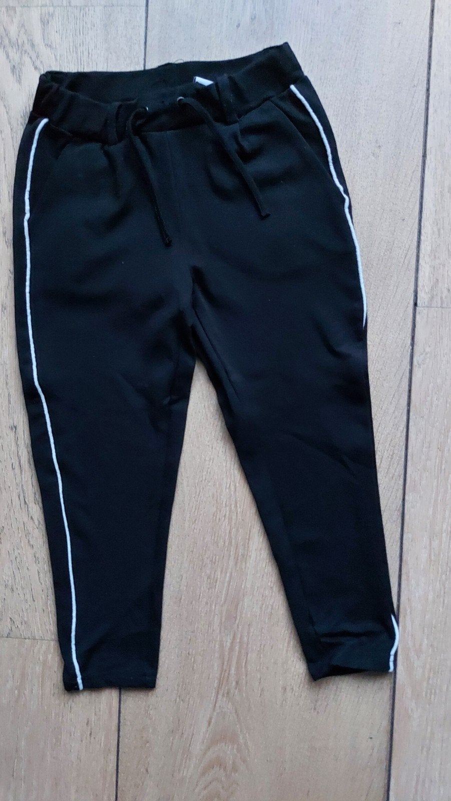 Name it, zwarte broek maat 116 met witte bies, Broek, Meisje, Ophalen of Verzenden, Zo goed als nieuw