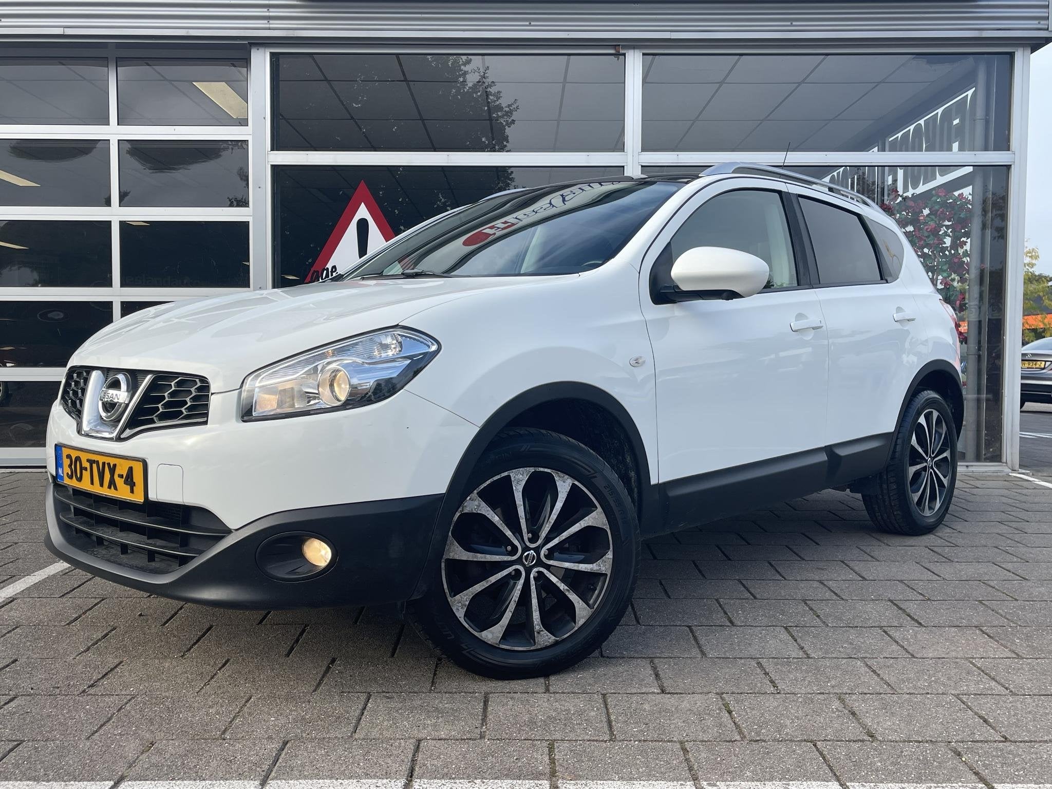 Nissan Qashqai 1.6 Connect Edition, Voorwielaandrijving, Stof, Gebruikt, 1225 kg