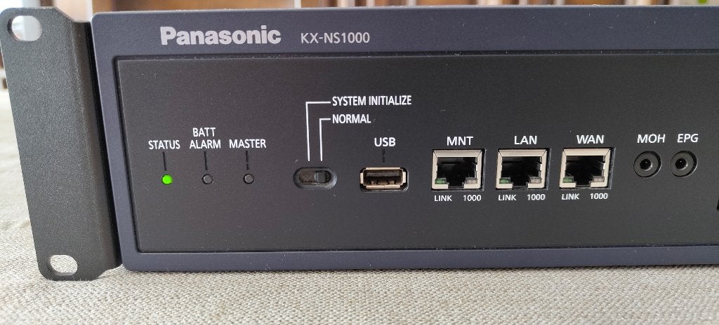 Panasonic IP 19" telefooncentrale + 6 telefoontoestellen, Ophalen, Zo goed als nieuw, ISDN-centrale