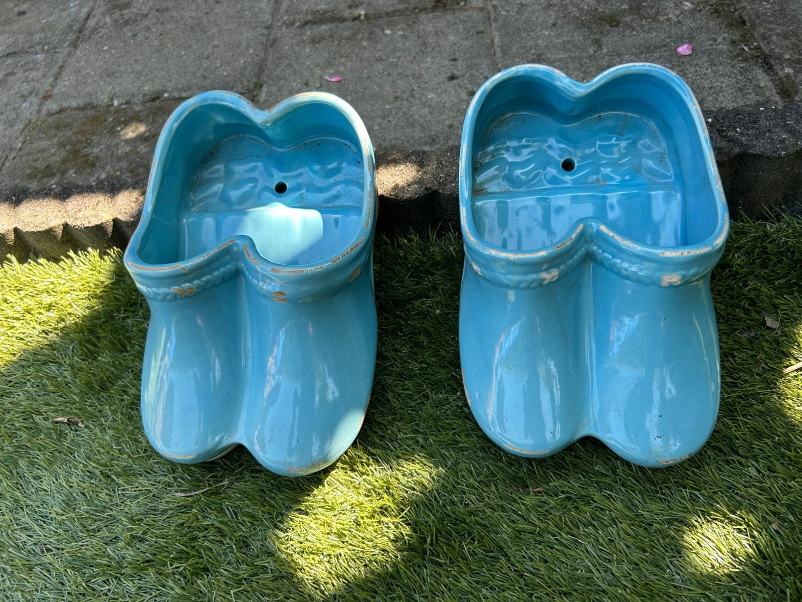 Set van 2 blauwe muurhangers in de vorm van klompen, Ophalen, Steen, Minder dan 30 cm, Zo goed als nieuw