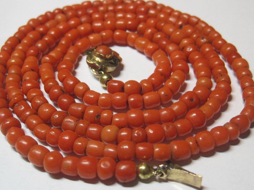 Antiek bloedkoraal collier ketting met gouden slot 79 cm, Ophalen, Goud, Ketting