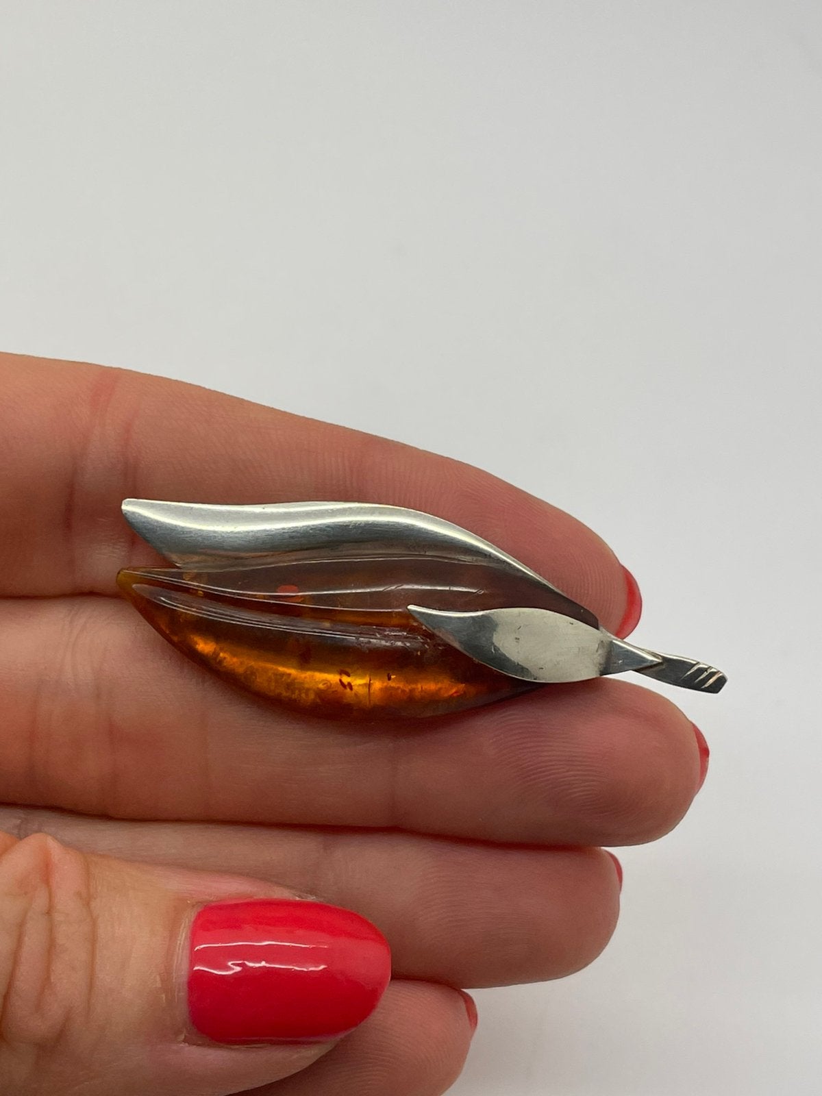 F364 Prachtige zilveren barnsteen broche, 4 tot 7 cm, Ophalen of Verzenden, X, Met edelsteen