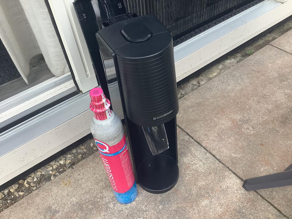 SodaStream met 2 CO2 cilinders, Witgoed en Apparatuur, Thuistaps, Zo goed als nieuw, Overige merken, Ophalen