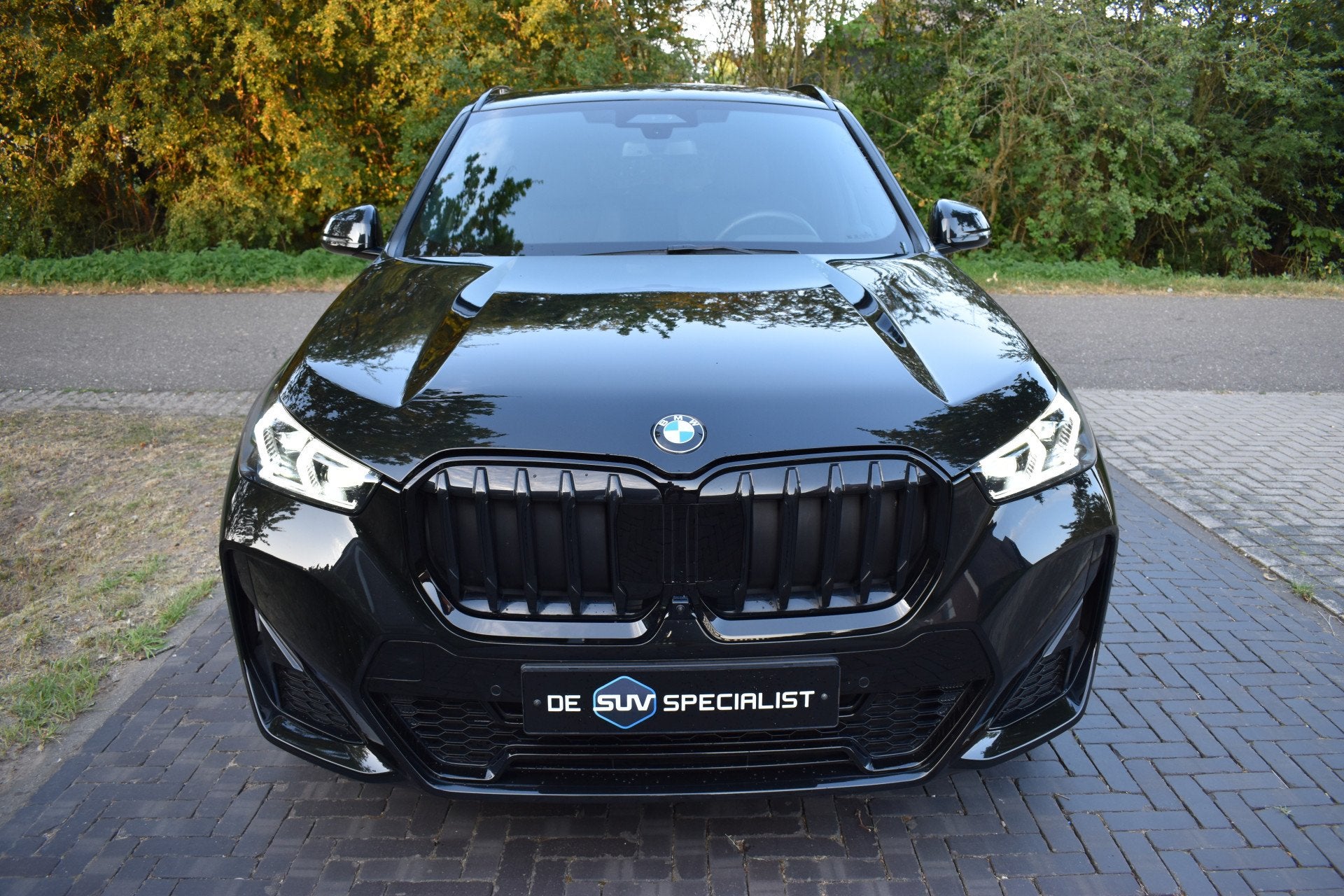 BMW X1 sDrive20i M-SPORT '24 BOMVOL! 21dkm PANO, Trekh., Auto's, Dealer onderhouden, Gebruikt, 156 pk, Met garantie (alle)