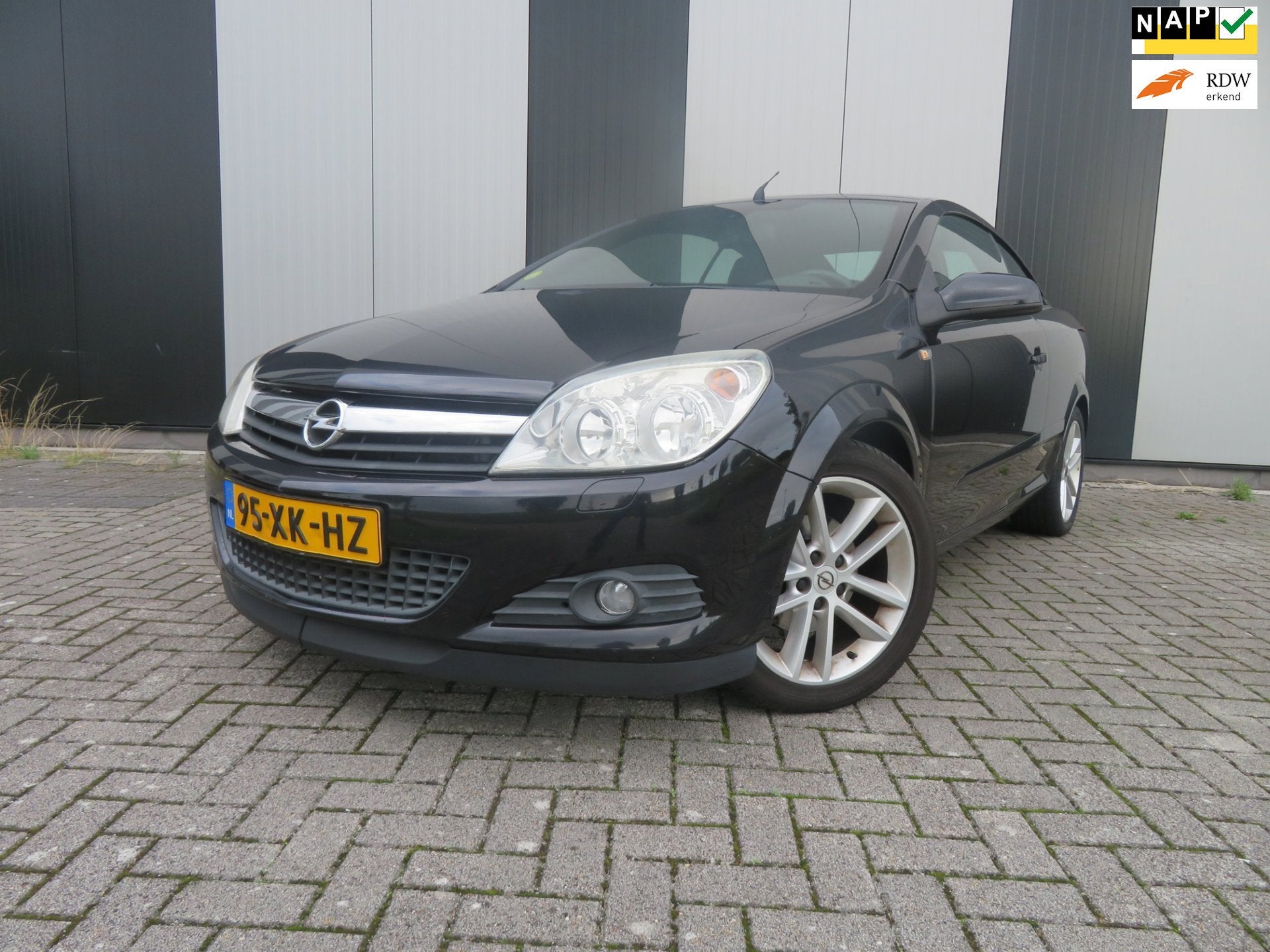 Opel Astra TwinTop 1.8 Temptation, Auto's, Opel, Gebruikt, Zwart, 4 cilinders, Cabriolet