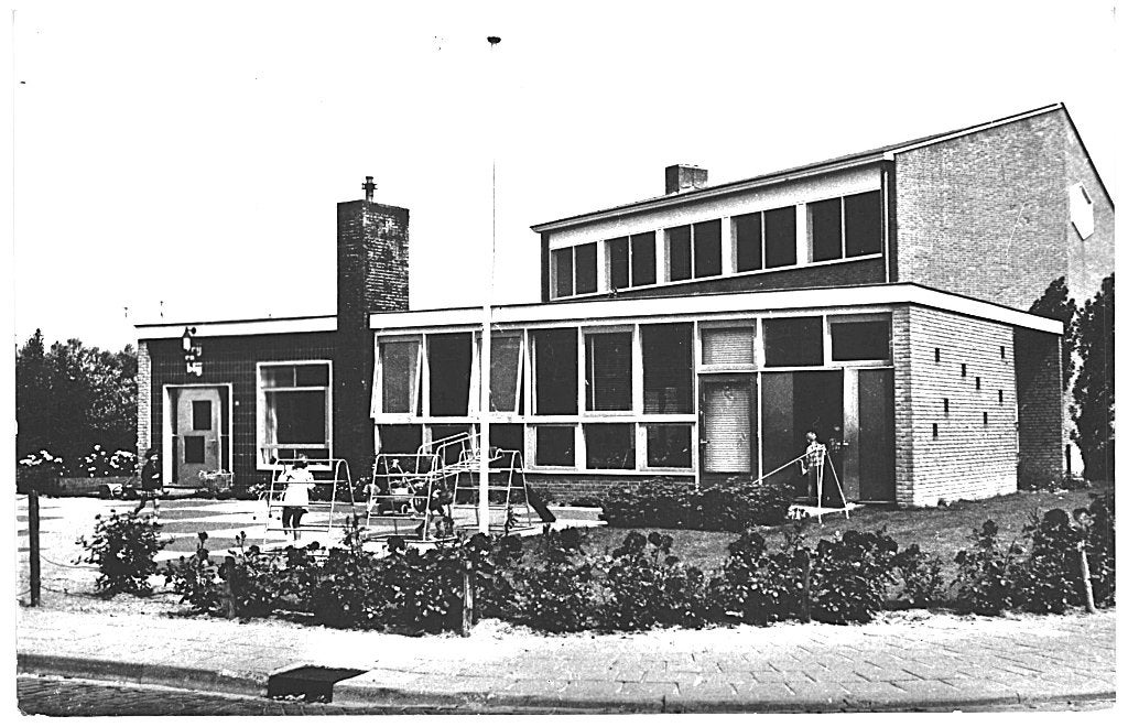 700357 Sluiskil Z jr 60 70 Kleuterschool Wederopbouw, Verzamelen, Ansichtkaarten | Nederland, Ophalen of Verzenden, 1960 tot 1980