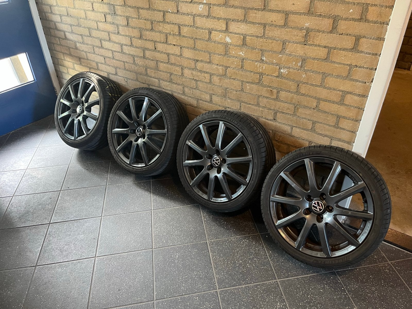 Set van 4 VW velgen met Delinte DS2 215/40ZR17 banden, Auto-onderdelen, Banden en Velgen, Banden en Velgen, Zomerbanden, 17 inch