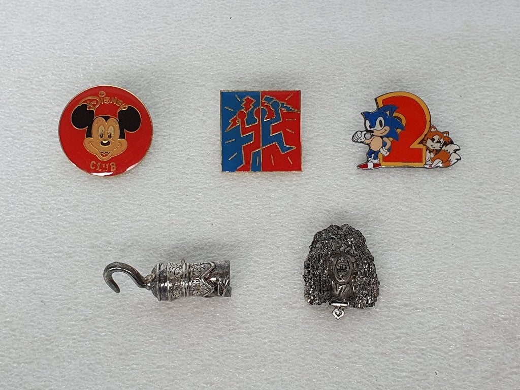 Pins: Sonic, Mickey, Keith Haring, Hook, Ophalen of Verzenden, Gebruikt, Figuurtje, Speldje of Pin