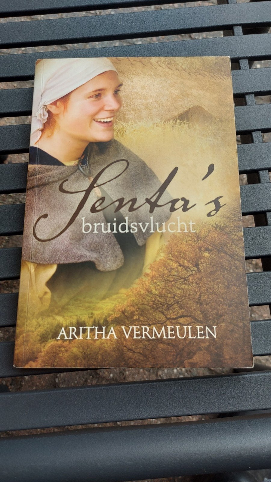 Senta's Bruidsvlucht - Aritha Vermeulen (Roman), Boeken, Ophalen of Verzenden, Zo goed als nieuw, Aritha Vermeulen, Nederland