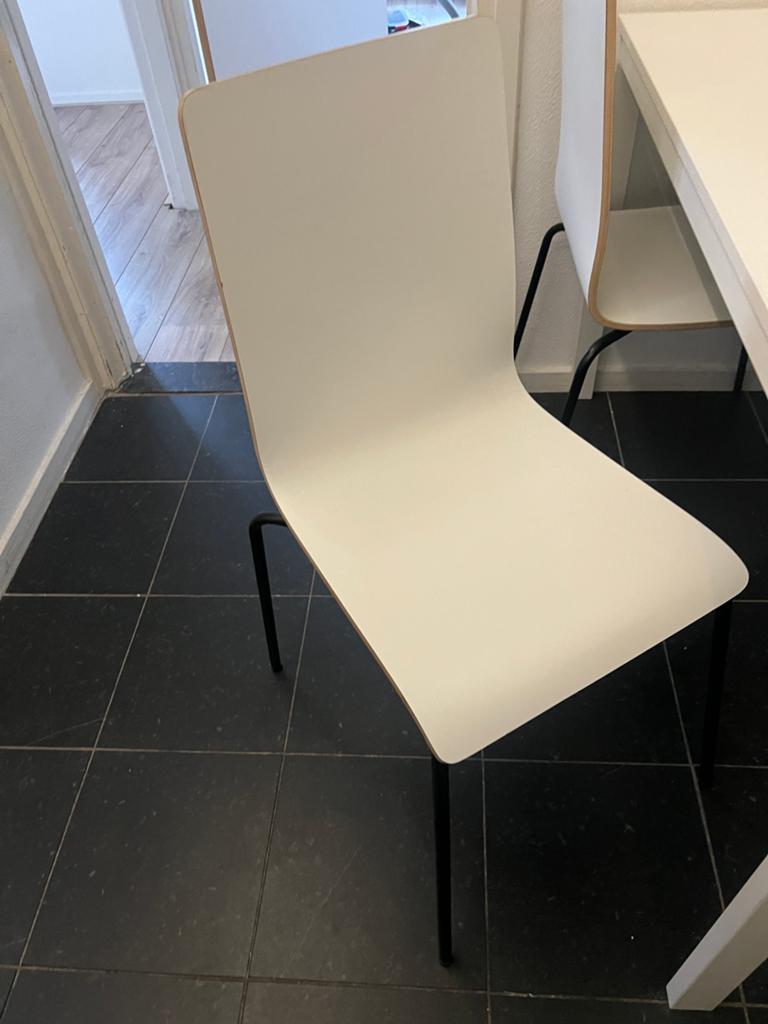 4 witte stoelen van ikea, Ophalen, Zo goed als nieuw, Wit, Twee