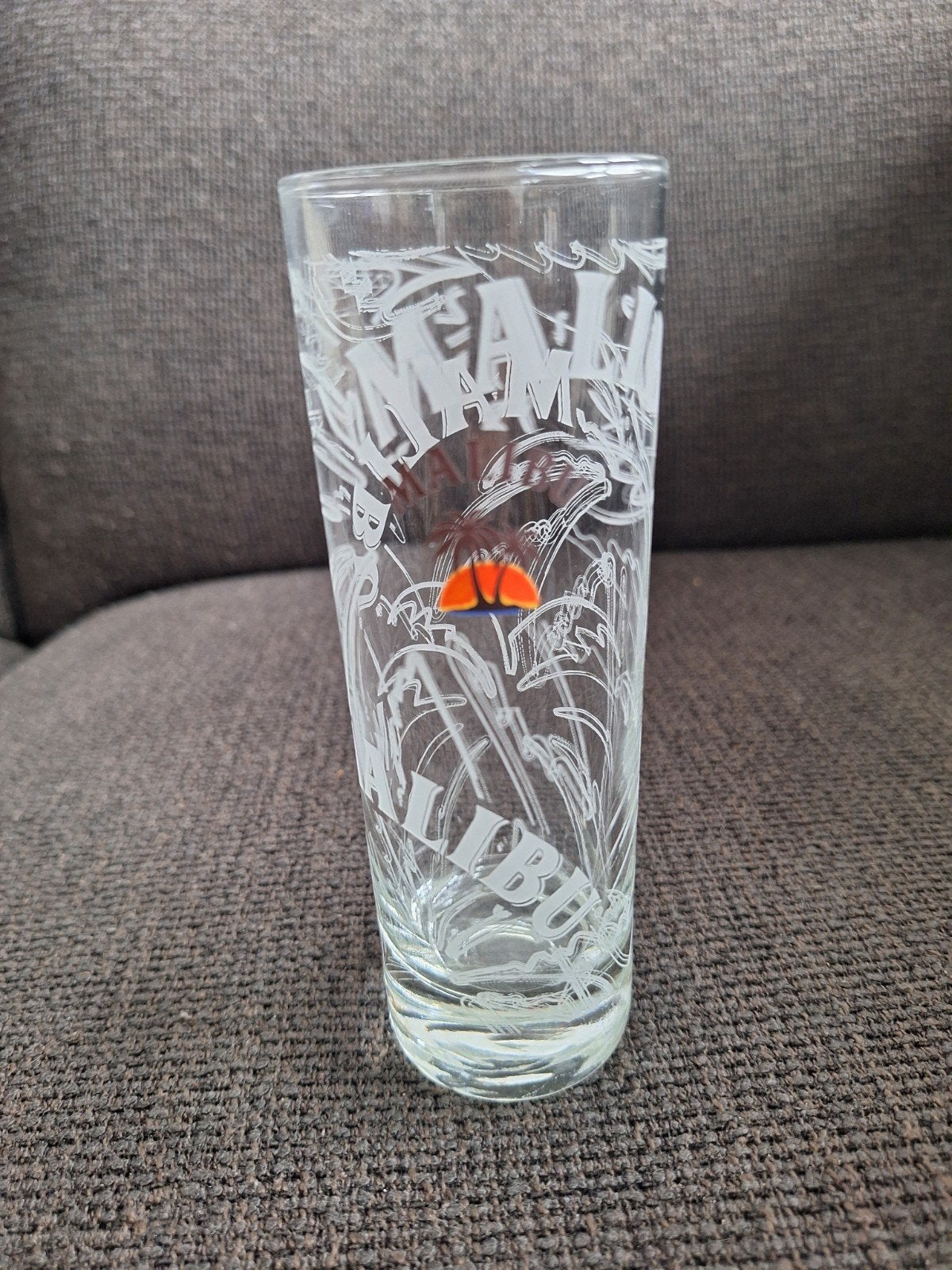 MALIBU glas, gegraveerd, Ophalen of Verzenden, Zo goed als nieuw, Borrel- of Shotglas