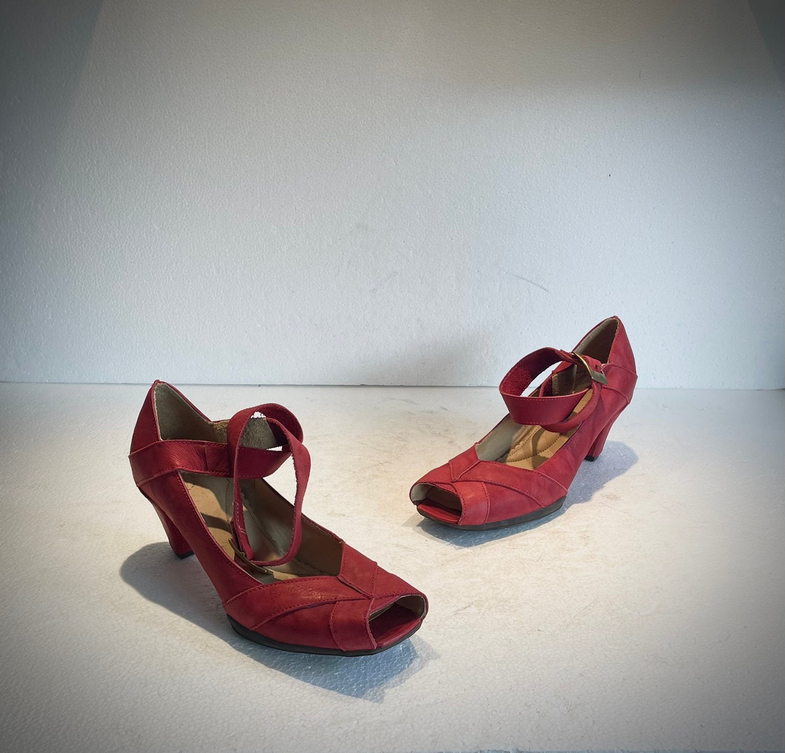 Sergio Tomani design schoenen met hak warm rood 41, Ophalen of Verzenden, Rood, Schoenen met lage hakken